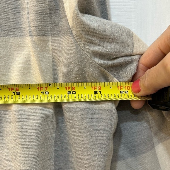 J. Crew Flannel Popover Henley Boyfriend Fit Ivory & Gray Long Sleeve Women Sz L - Picture 4 of 8